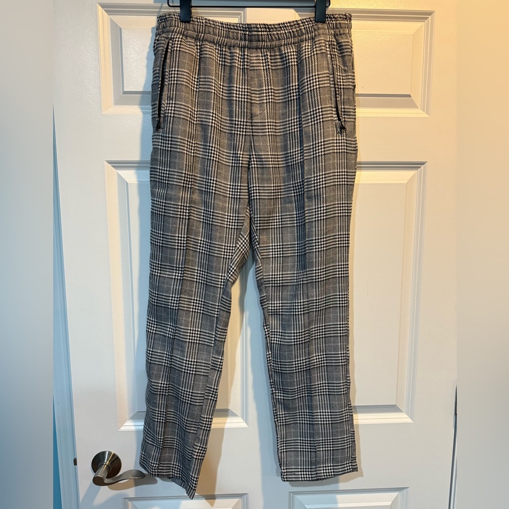 Forever 21 Men's Black and White Plaid Joggers Size Large